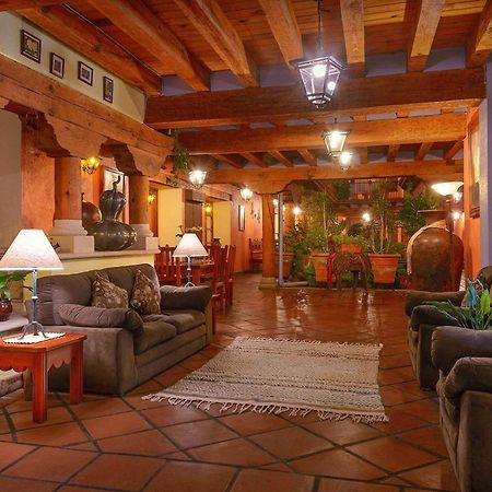Hotel Pueblo Magico Пацкуаро Экстерьер фото