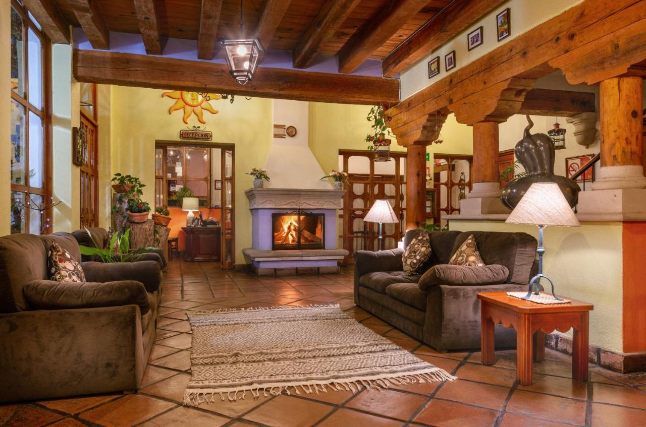 Hotel Pueblo Magico Пацкуаро Экстерьер фото
