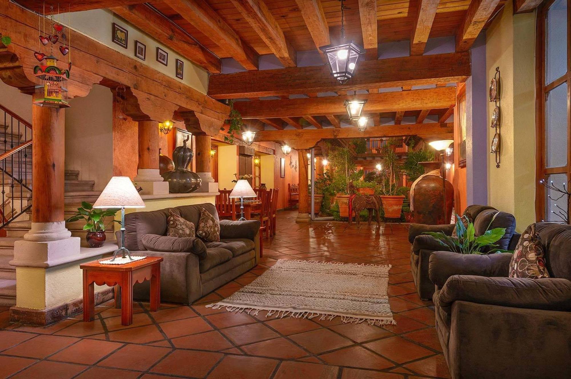 Hotel Pueblo Magico Пацкуаро Экстерьер фото