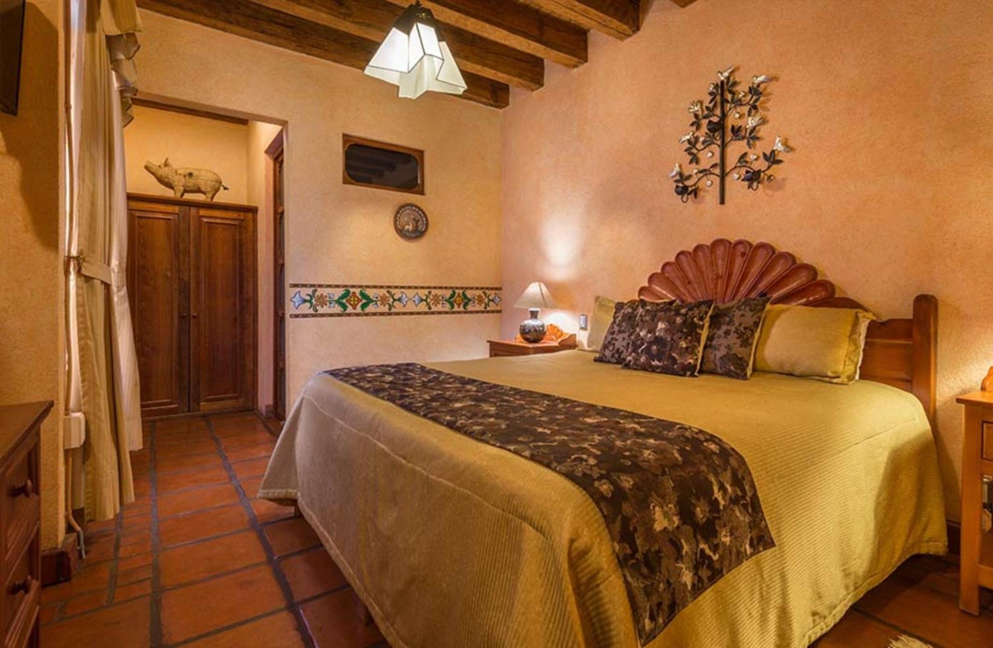Hotel Pueblo Magico Пацкуаро Экстерьер фото