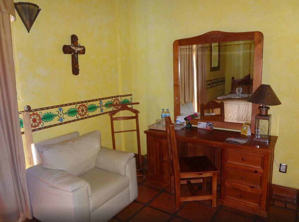 Hotel Pueblo Magico Пацкуаро Экстерьер фото