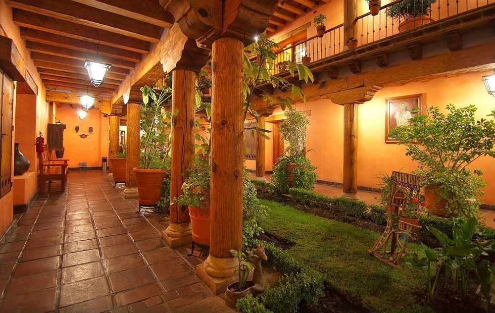 Hotel Pueblo Magico Пацкуаро Экстерьер фото