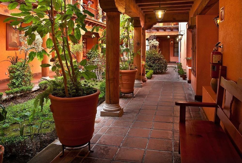 Hotel Pueblo Magico Пацкуаро Экстерьер фото
