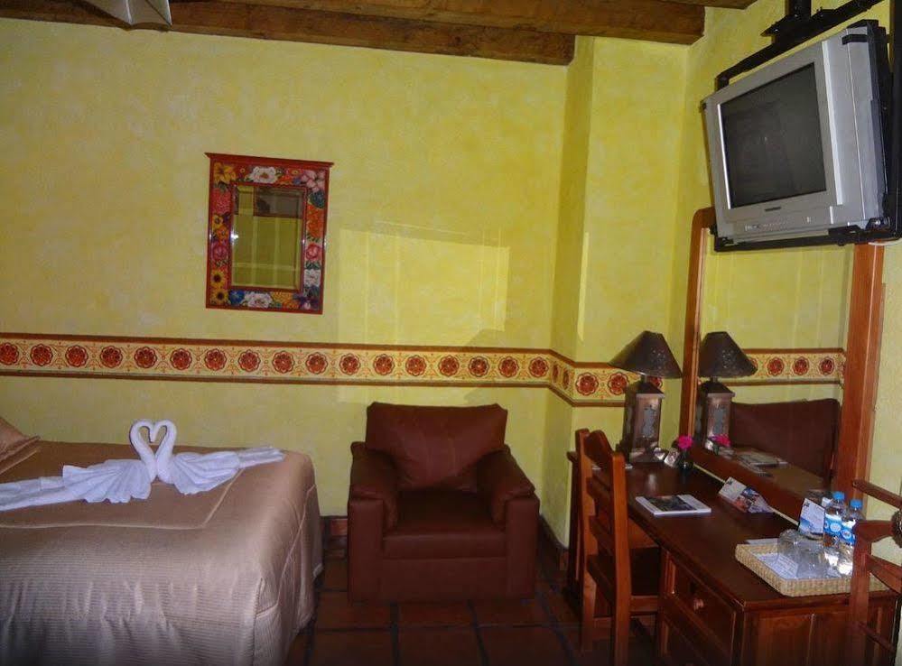 Hotel Pueblo Magico Пацкуаро Экстерьер фото