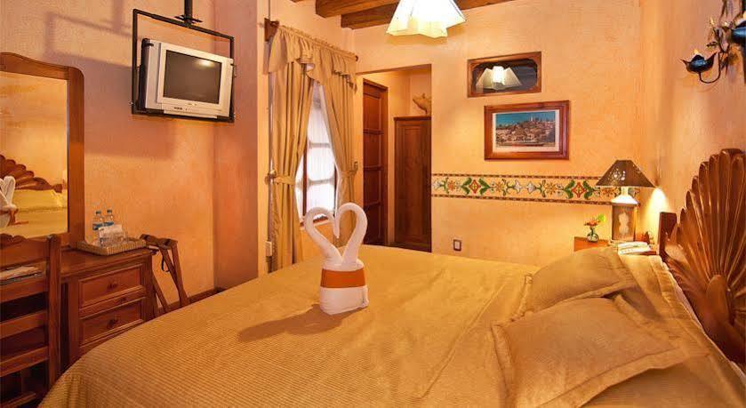 Hotel Pueblo Magico Пацкуаро Экстерьер фото