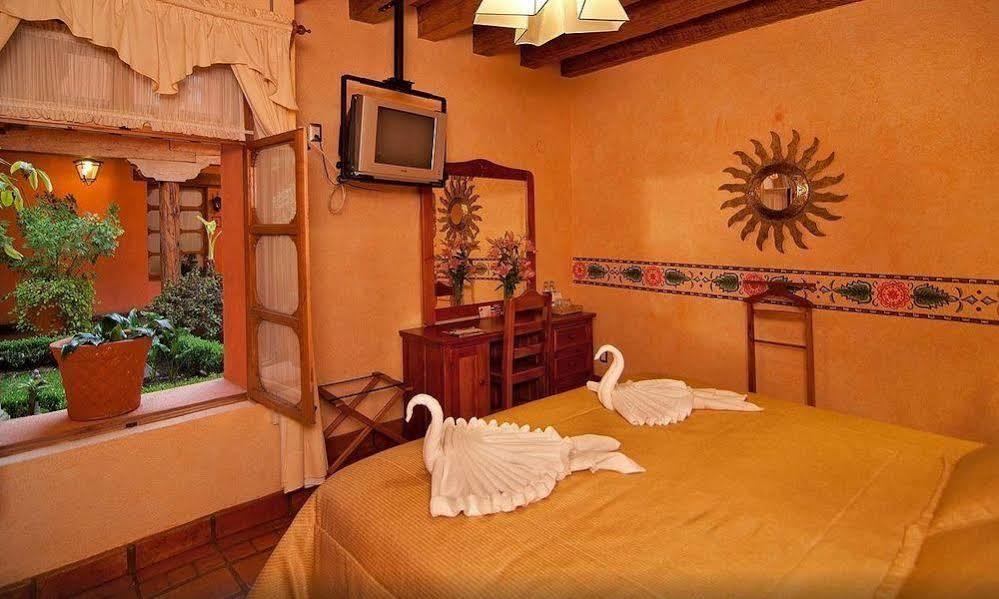 Hotel Pueblo Magico Пацкуаро Экстерьер фото